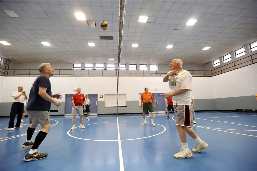 ROV-seniorvolleyballPlayers-seen-from