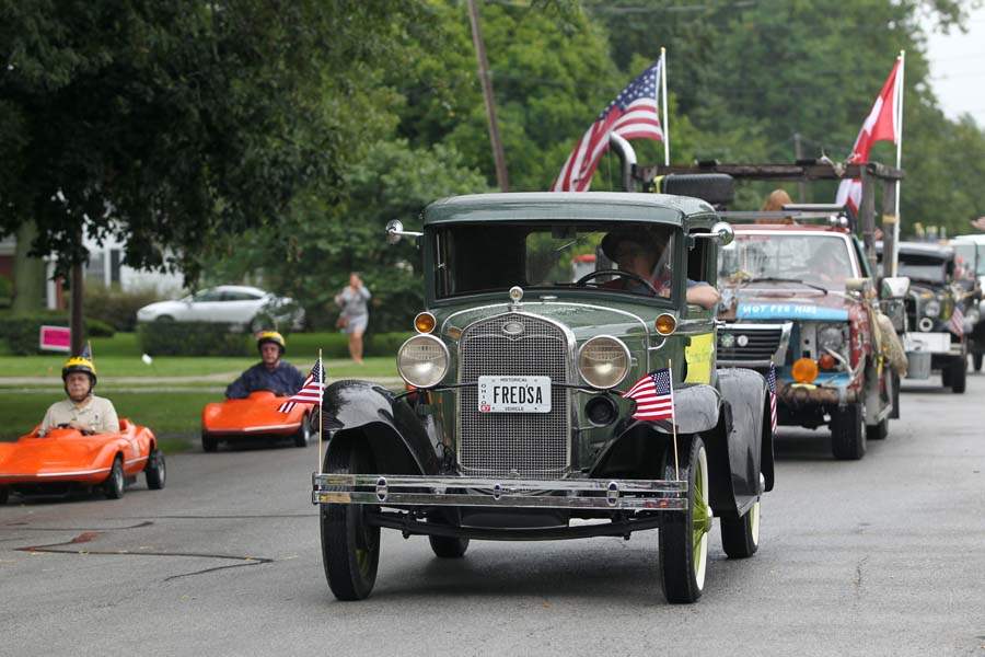 Pbg-SHRINERS19p-historic-cars