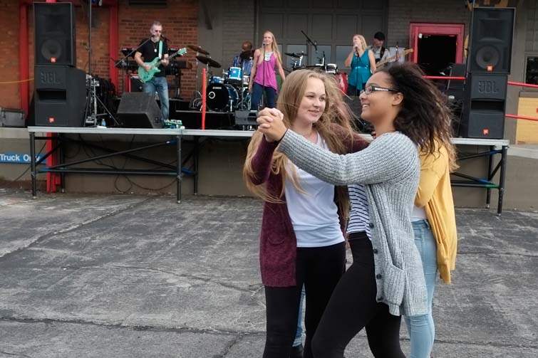 SOC-flyingpig12p-wilson-and-cook-dance