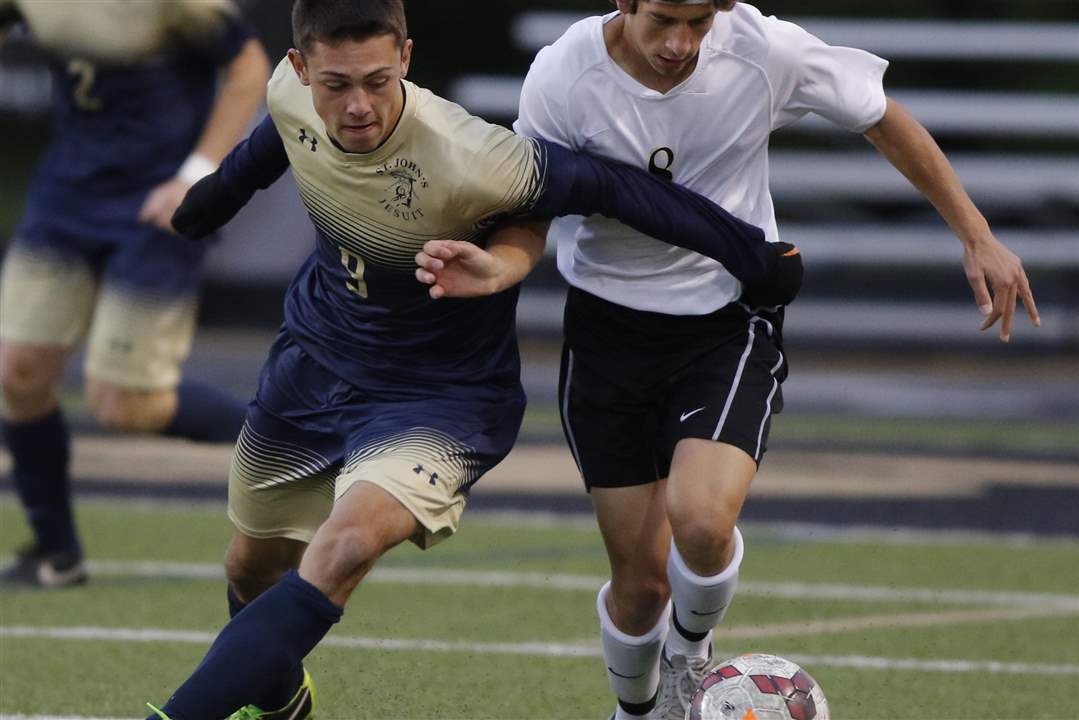 SPT-boyssoccer2pSt-John-s-Jesuit-soccer-player-Jaso