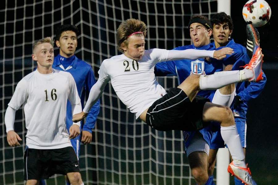 SPT-BoysSoccer28p-pbrg-long-vs-sfs