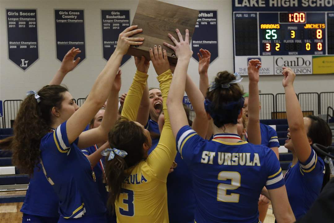 SPT-DivIvolleyfinal1p-Trophy