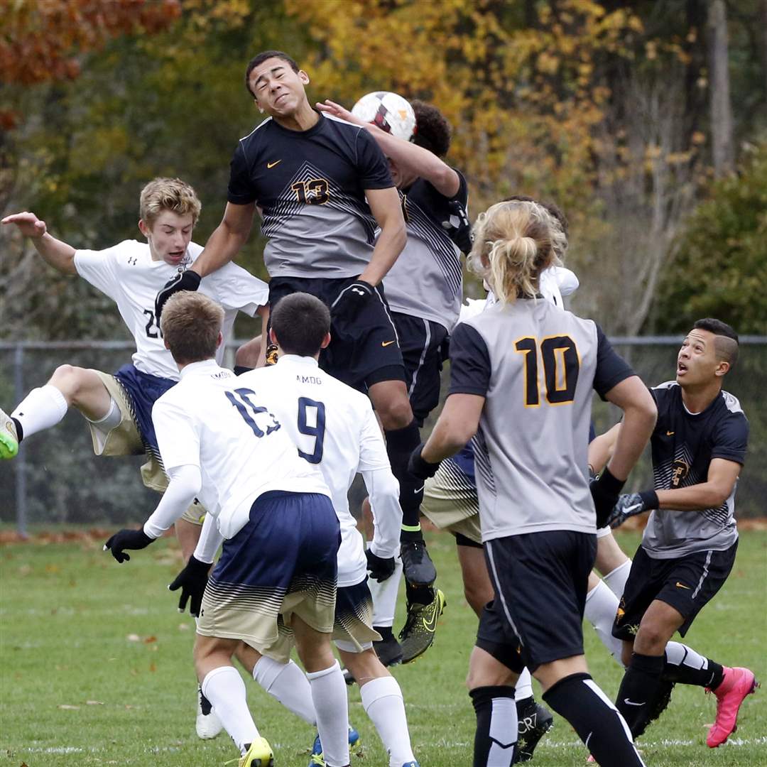 SPT-DivIboysSoccer1p-massey