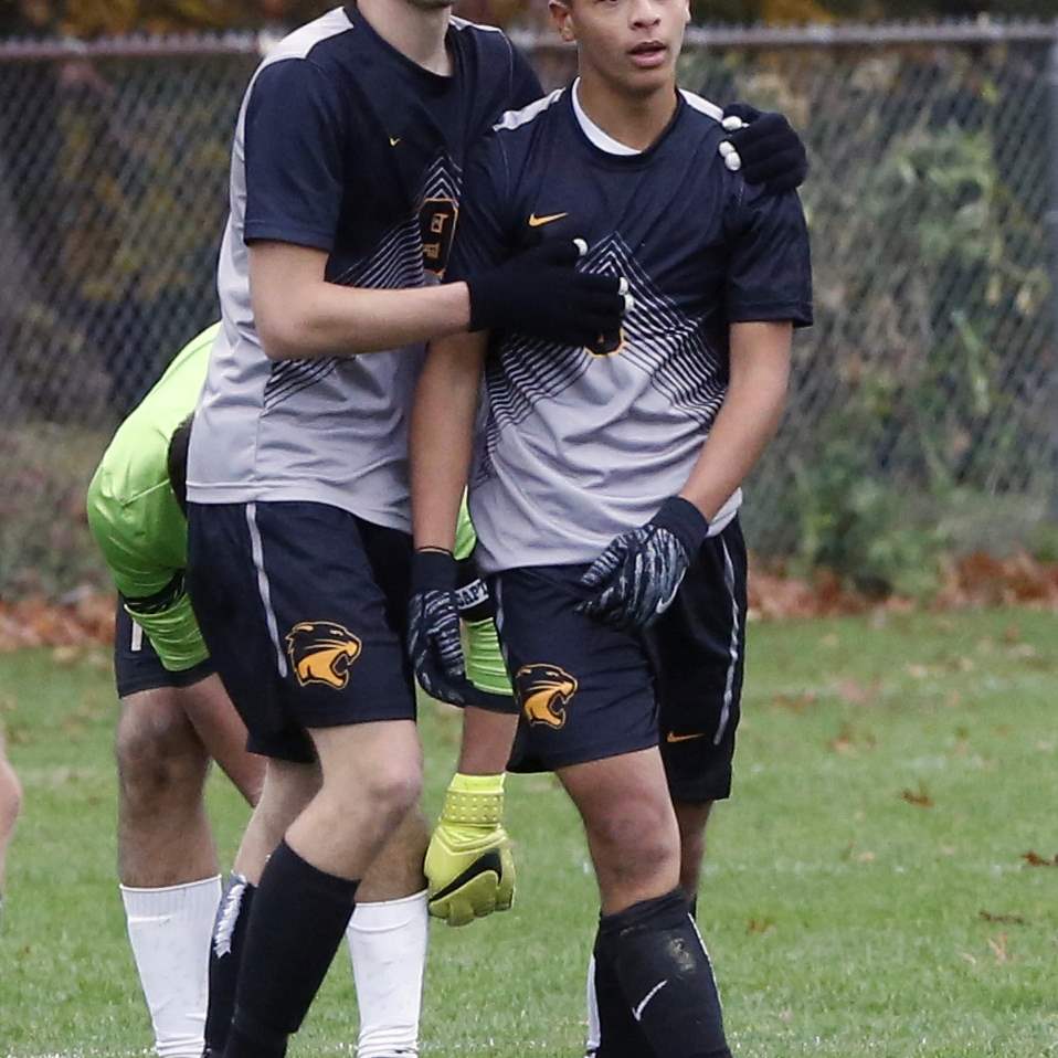 SPT-DivIboysSoccer1p-montz