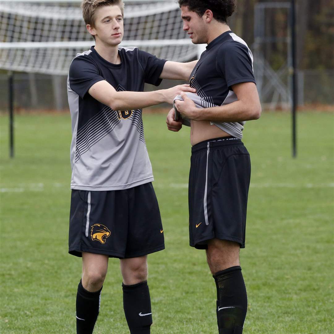 SPT-DivIboysSoccer1p-tough-loss