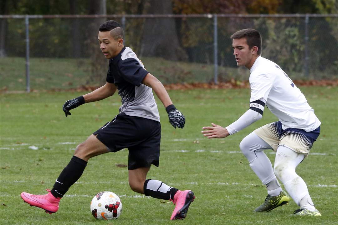SPT-DivIboysSoccer1p-baumgartner
