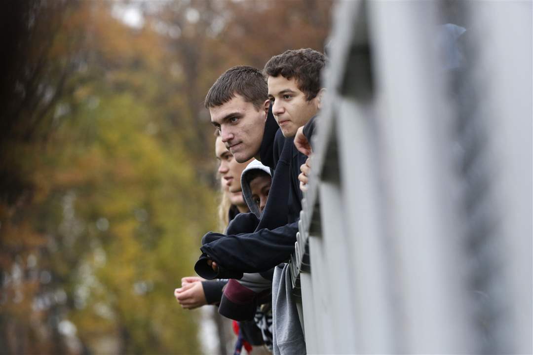 SPT-DivIboysSoccer1p-fans1