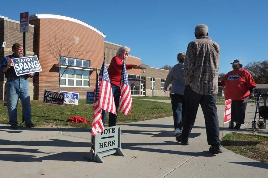 CTY-toledovotes03p-old-orchard-supporters