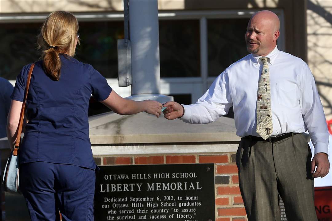 ottawahillsvotes03p-davis