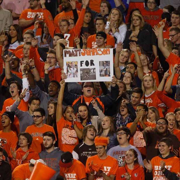 SPT-BGfootball5p-fans