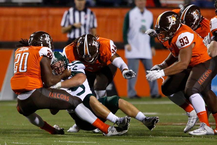 SPT-BGfootball5p-bg-greene-and-konowalski-sack-ouellette