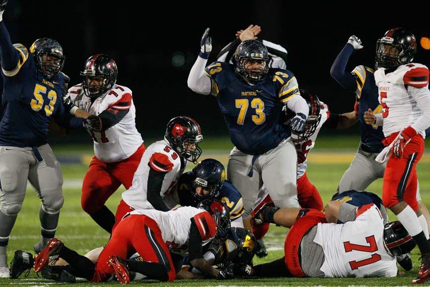 SPT-Whitmer8p-jackson-signals-fumble