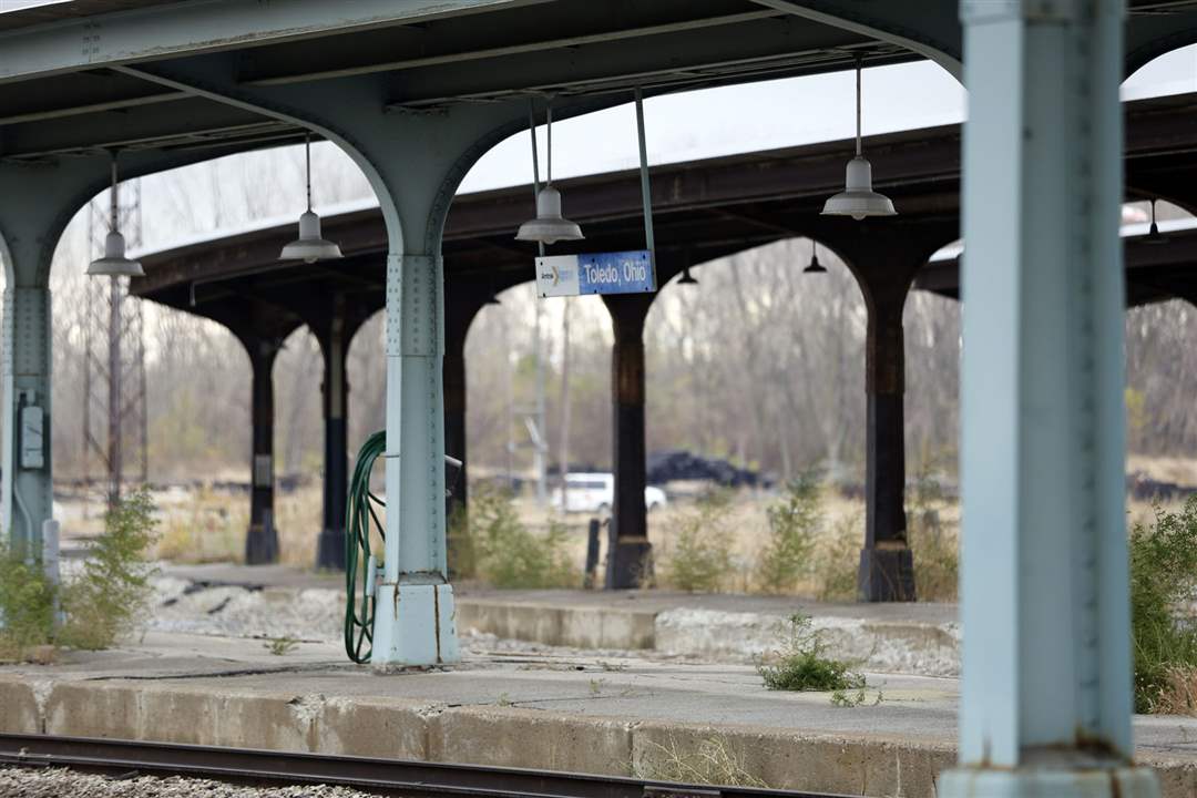CTY-middlegrounds23p-train-station