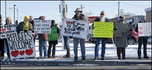 Rally rebukes Kasich over refugees