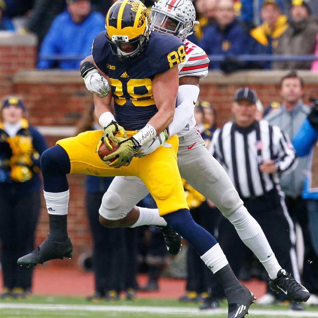 SPT-OhioStateMichigan-Butt-catch