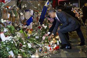 Obama visits site of Paris concert attack