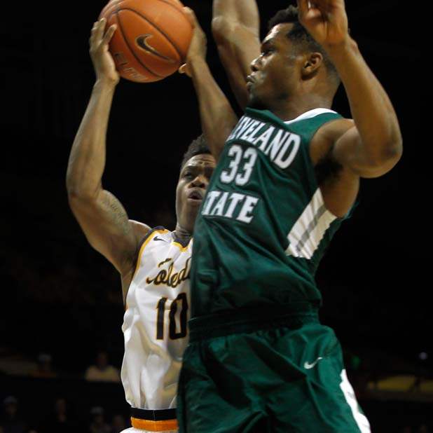 UTmbb3-rogers-shoots