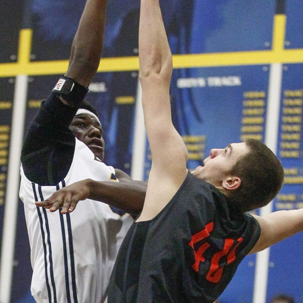 SPT-TAACbball05pToledo-Christian-forward-Toney-Fuller-3
