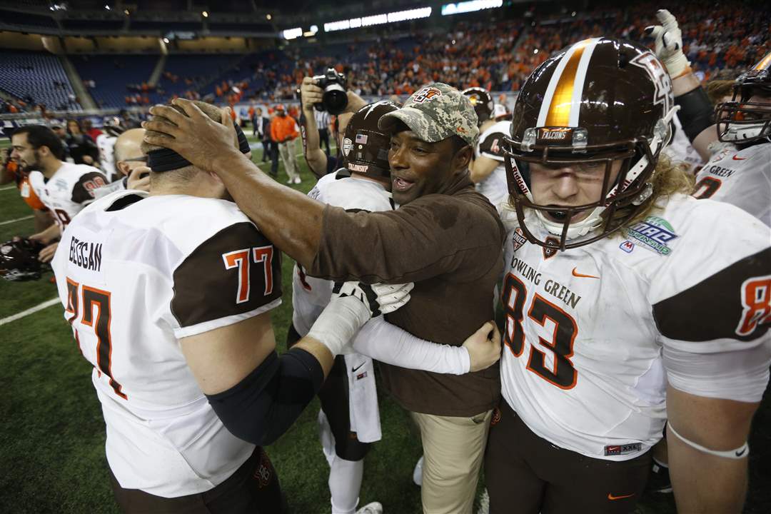 SPT-BGfootball5p-Babers-with-players