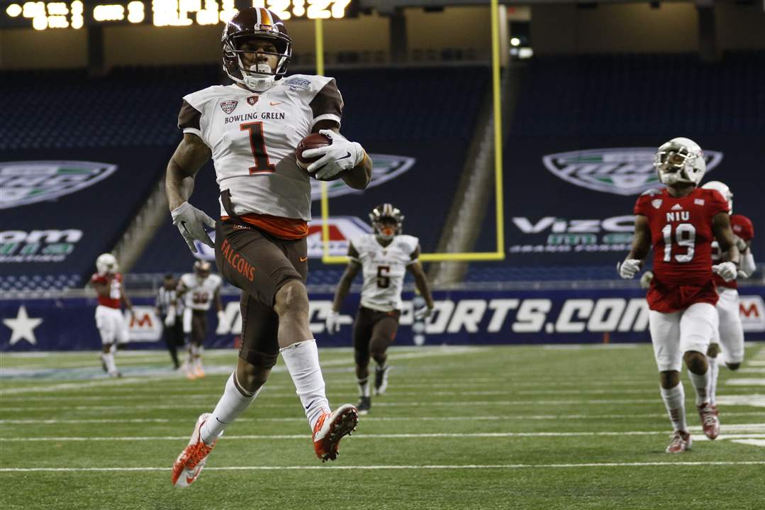 SPT-BGfootball5p-Lewis-TD