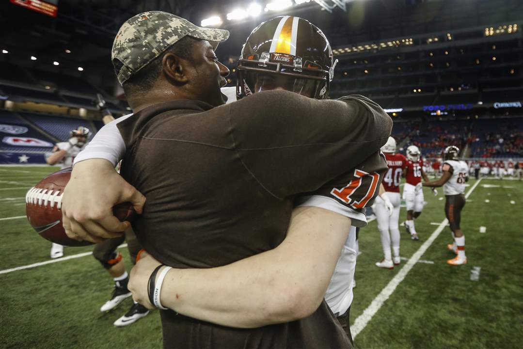 SPT-BGfootball5p-hug