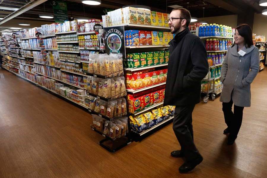 CTY-MARKET08p-Steve-Spitler-and-Lindsay-Below