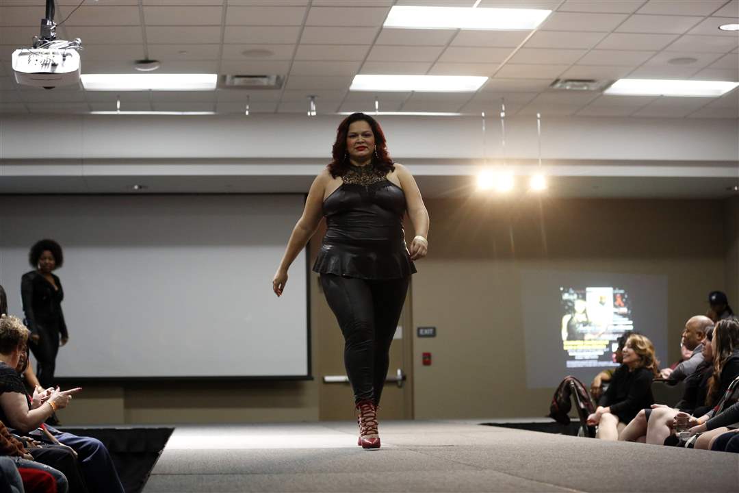 SOC-aidsfashon29p-Quigley-models