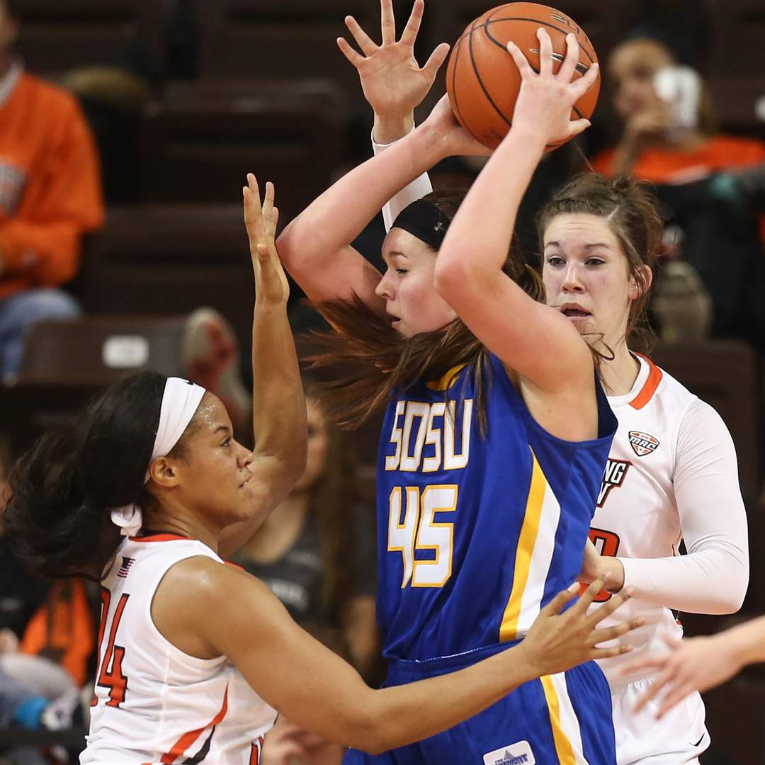 IN PICTURES Bowling Green women lose The Blade