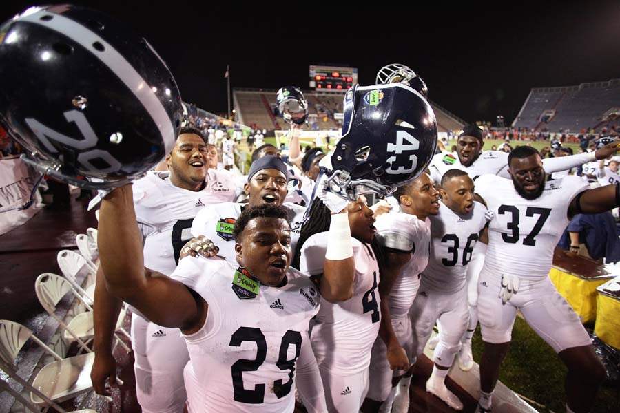 GoDaddy-Bowl-Football-GA-SOUTHERN-CHEER