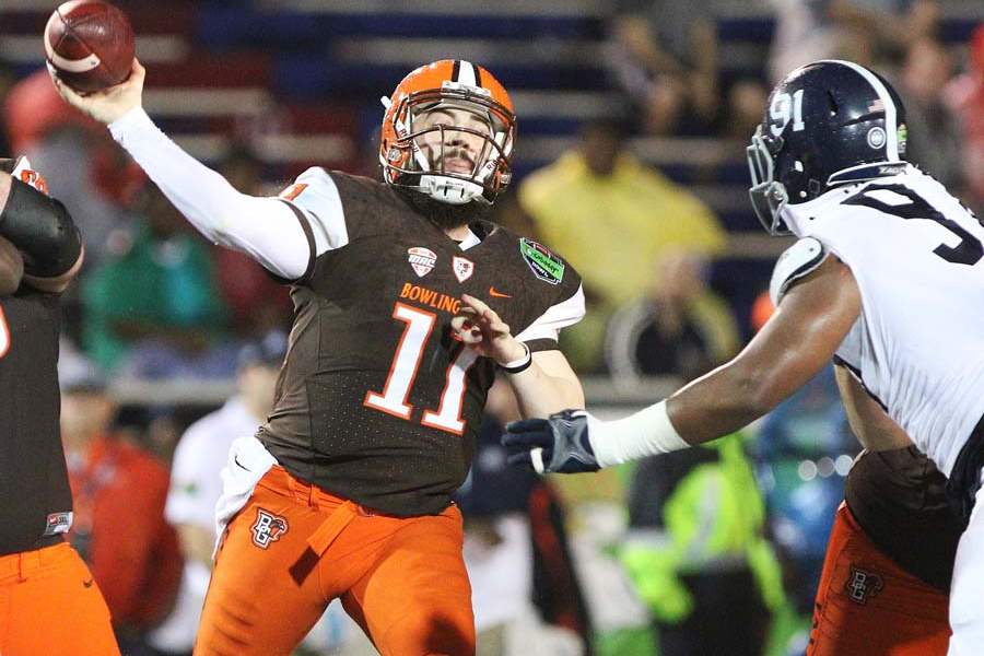 GoDaddy-Bowl-Football-JOHNSON-THROW