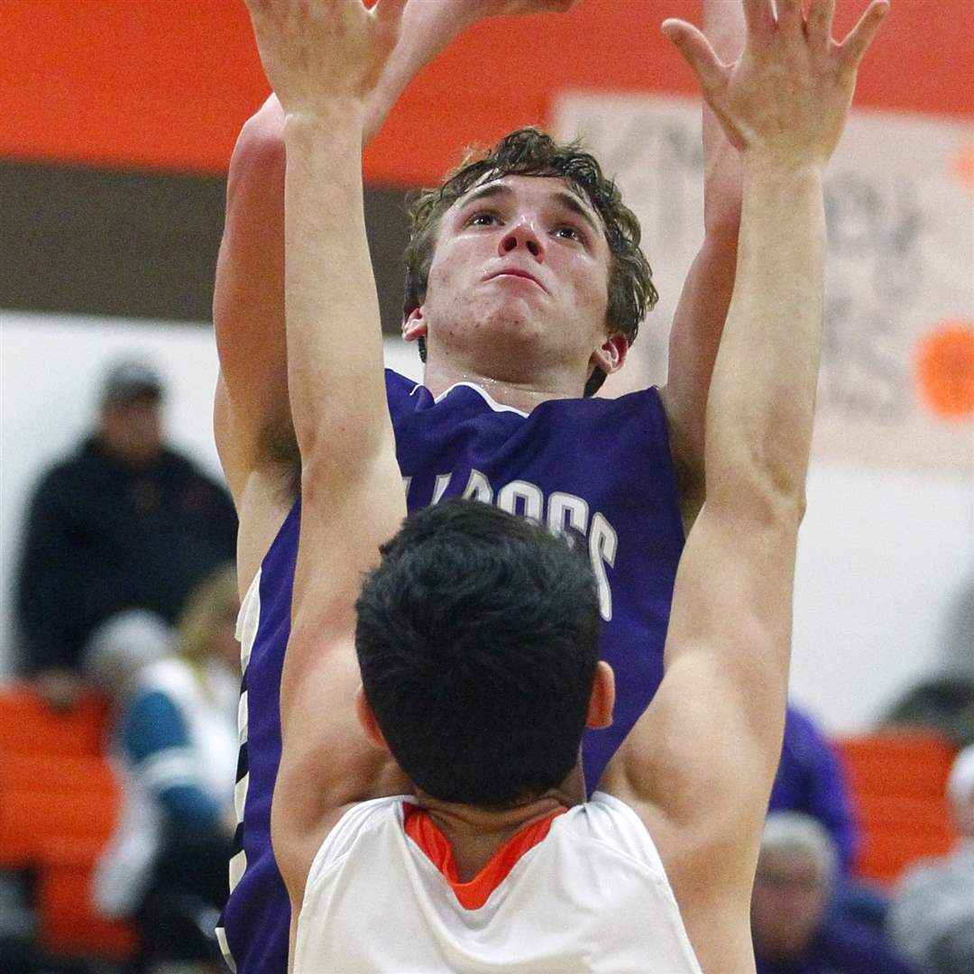 SPT-BoysBasketball30p-shot