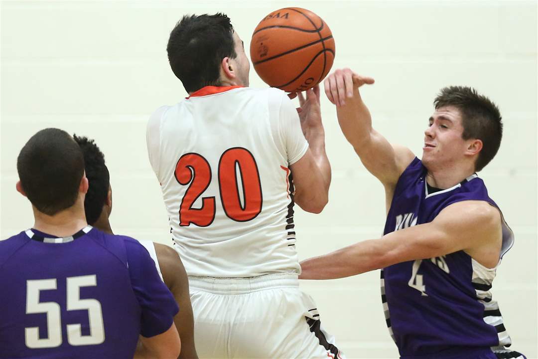 SPT-BoysBasketball30p-mccomb