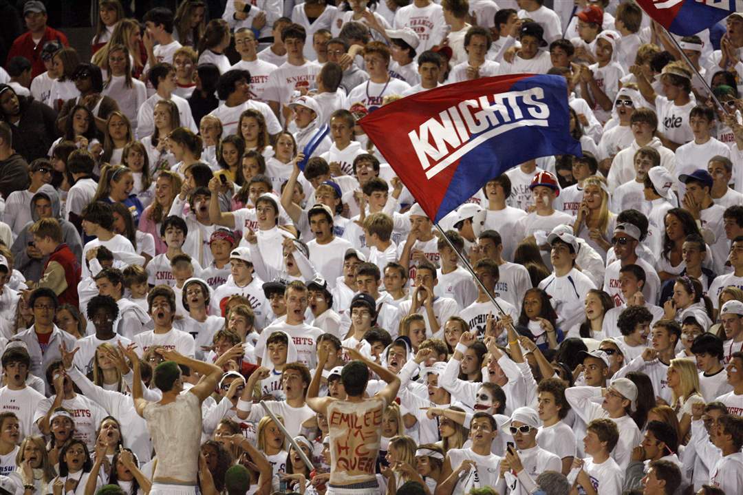 SPT-sfcentral11pToledo-St-Francis-fans-cheer-the