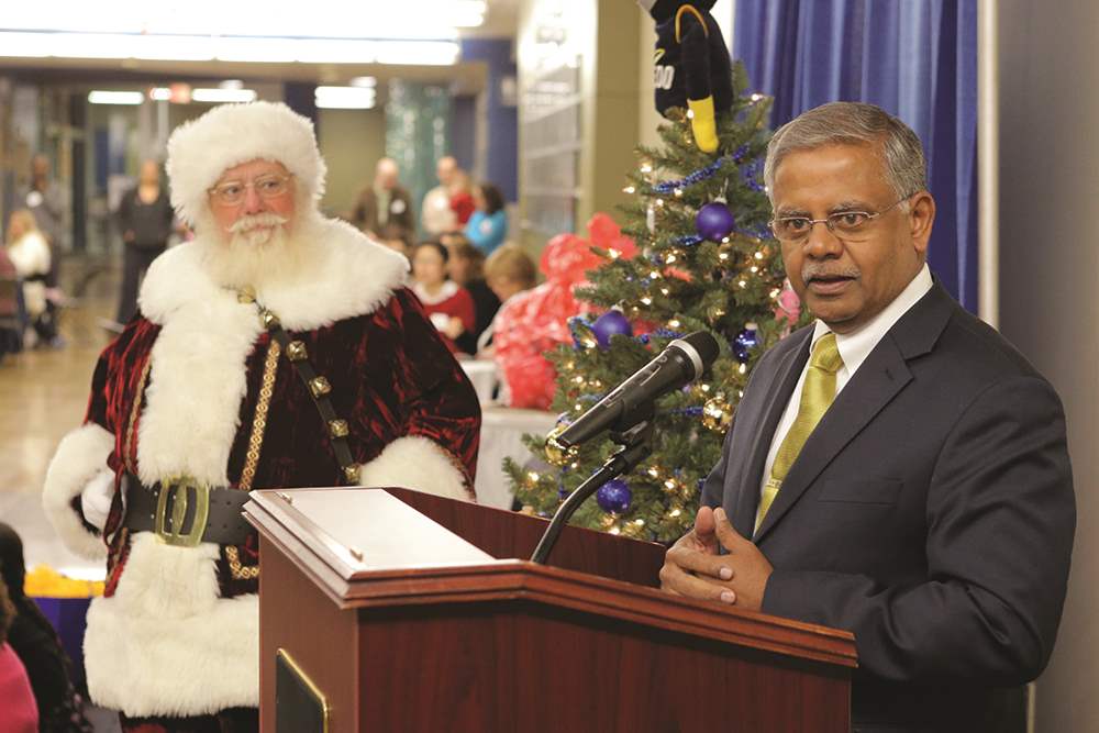Nagi-Naganathan-with-Santa