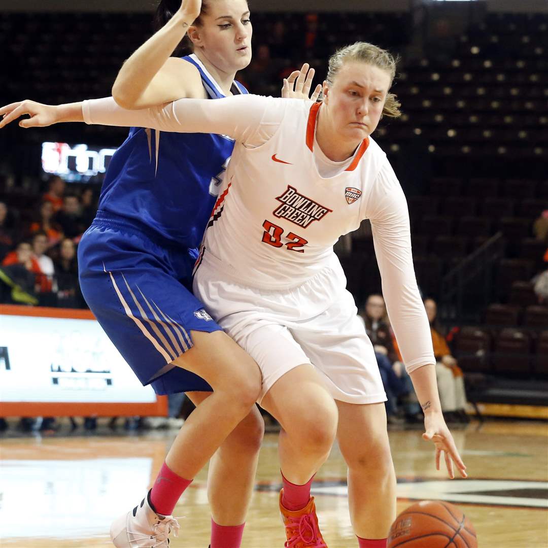 SPT-BGwomen14p-Tibbs-dribble