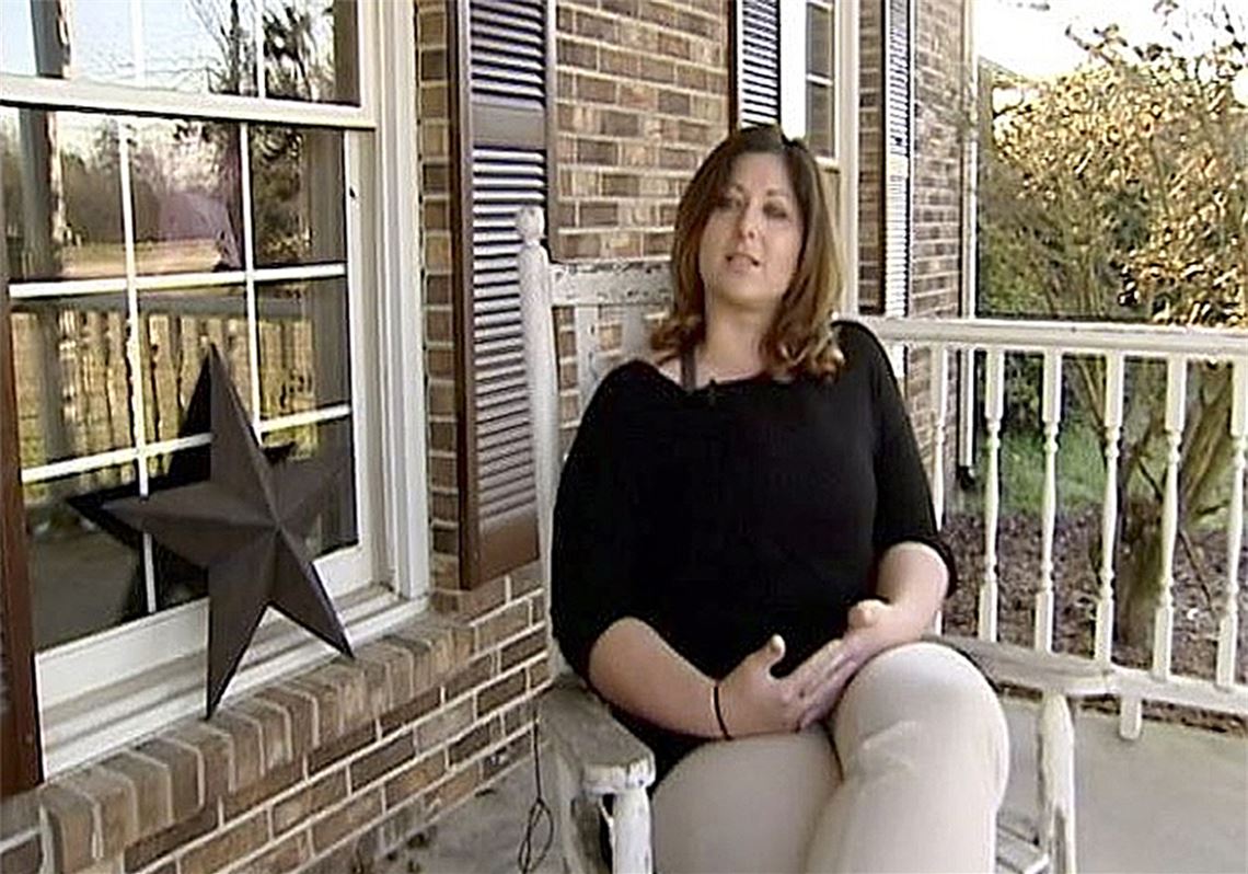 Teacher resigns over nude pictures