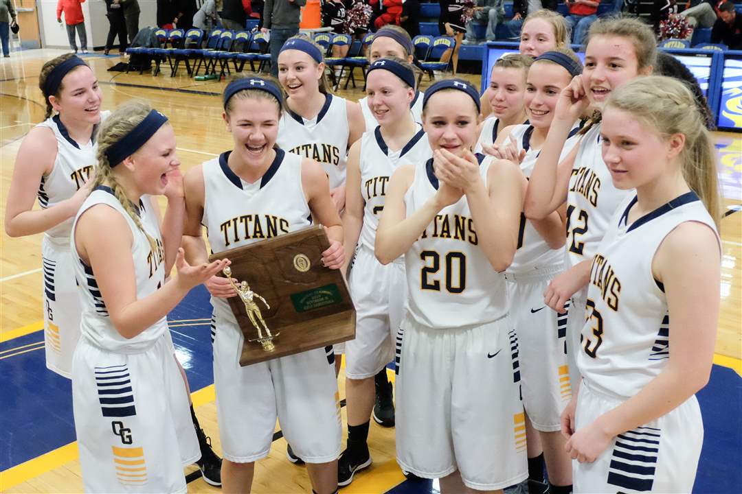 Glandorf-celebrates-3-4