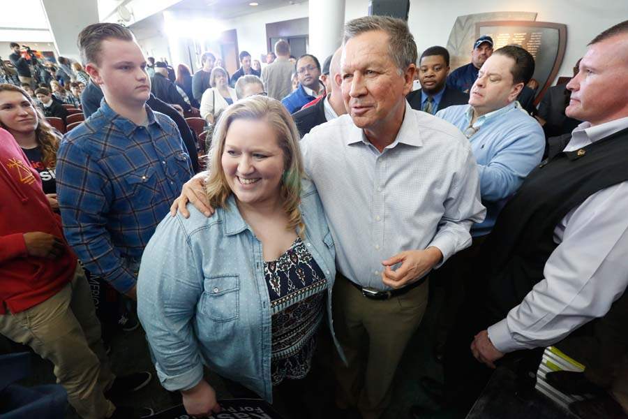 CTY-kasichmonroe07p-kasich-and-kelly-allen