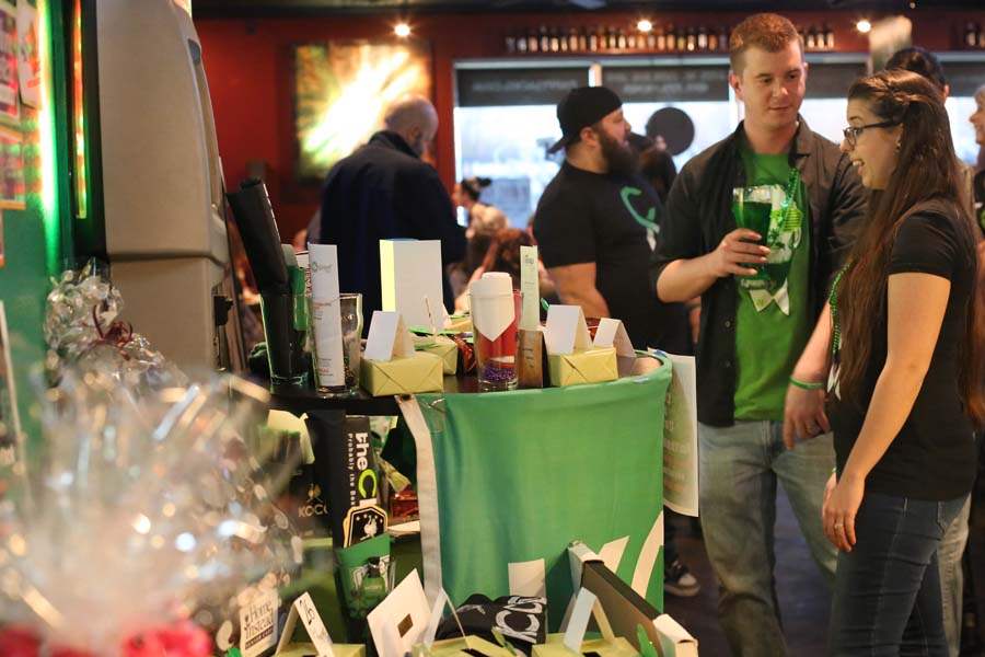 SOC-shamrocks19p-Zac-and-Kalley-Morgan-auction-table