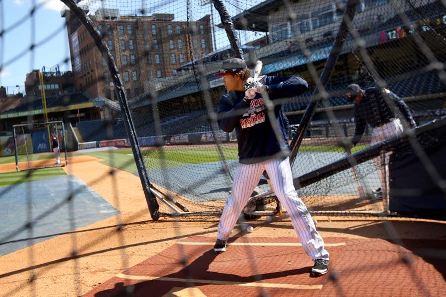 HensPhotos6p-moya-batting-practice