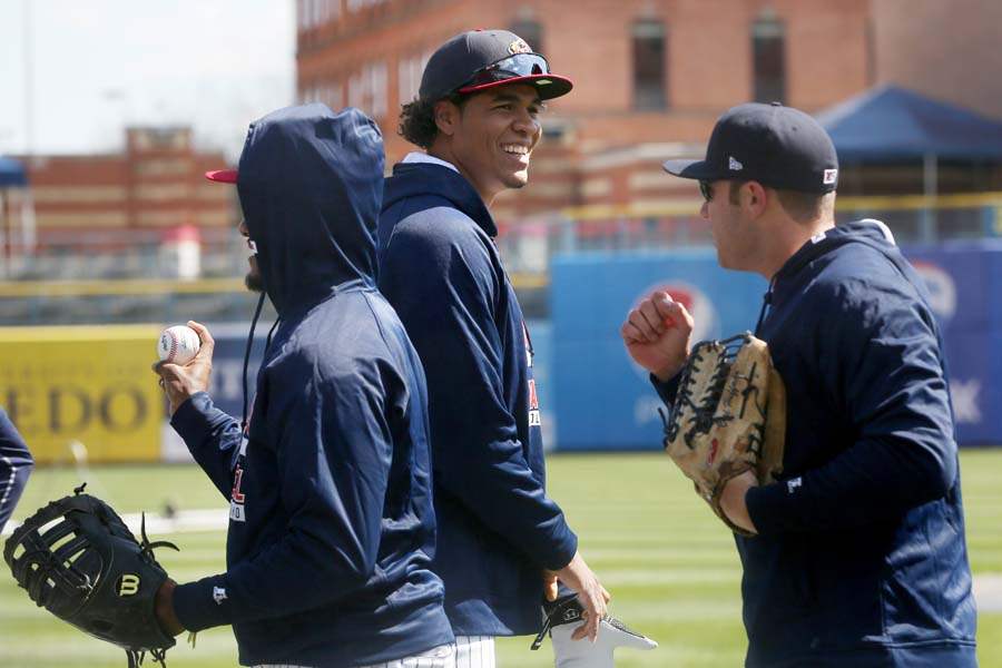 HensPhotos6p-steven-moya