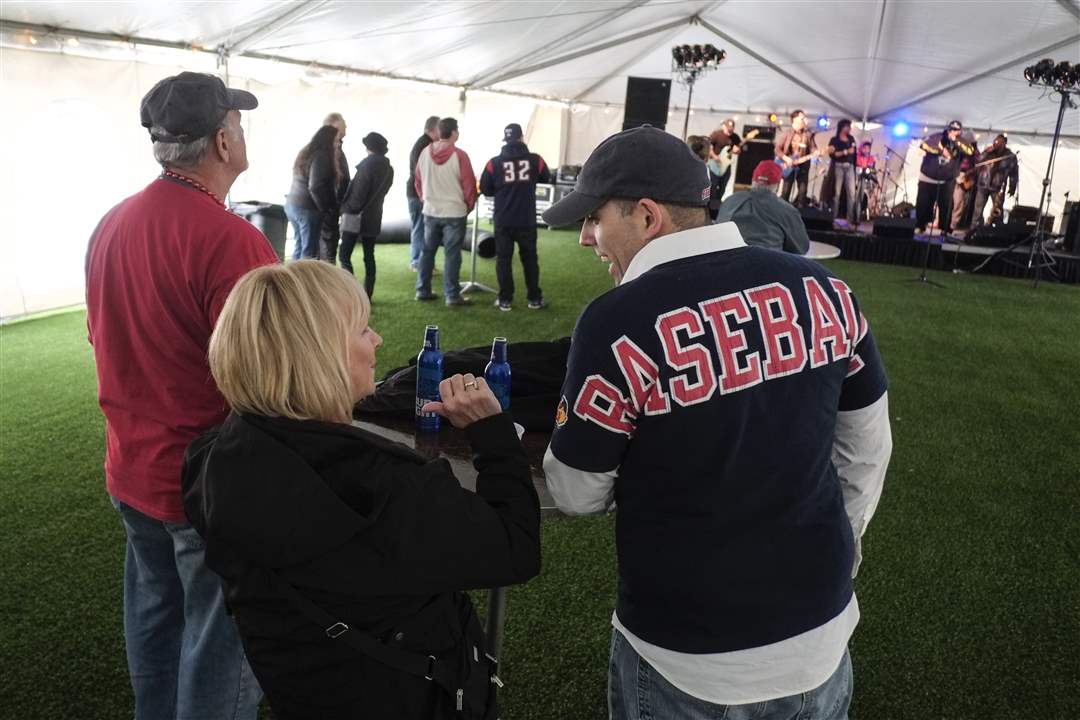 CTY-OPENINGDAY8-gladieux