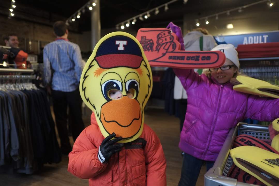 CTY-OPENINGDAY8-hens-mask