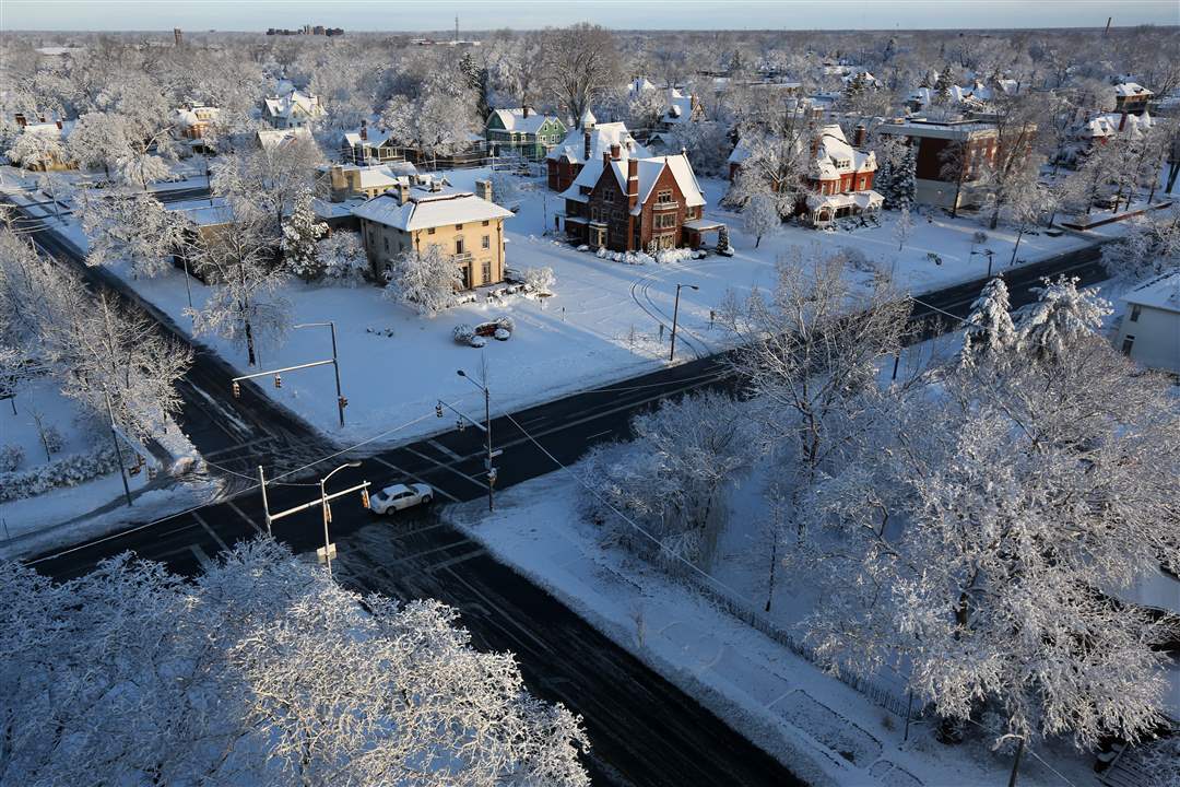 SNOW-SHOW-OVER-OLD-WEST-END