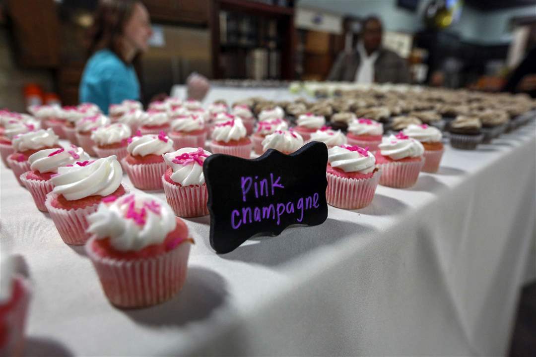 CTY-LADIESNIGHT11Cupcakes