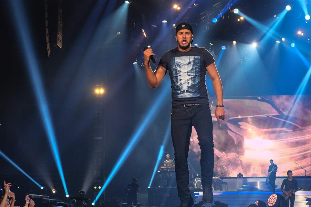 Luke-Bryan-4-10