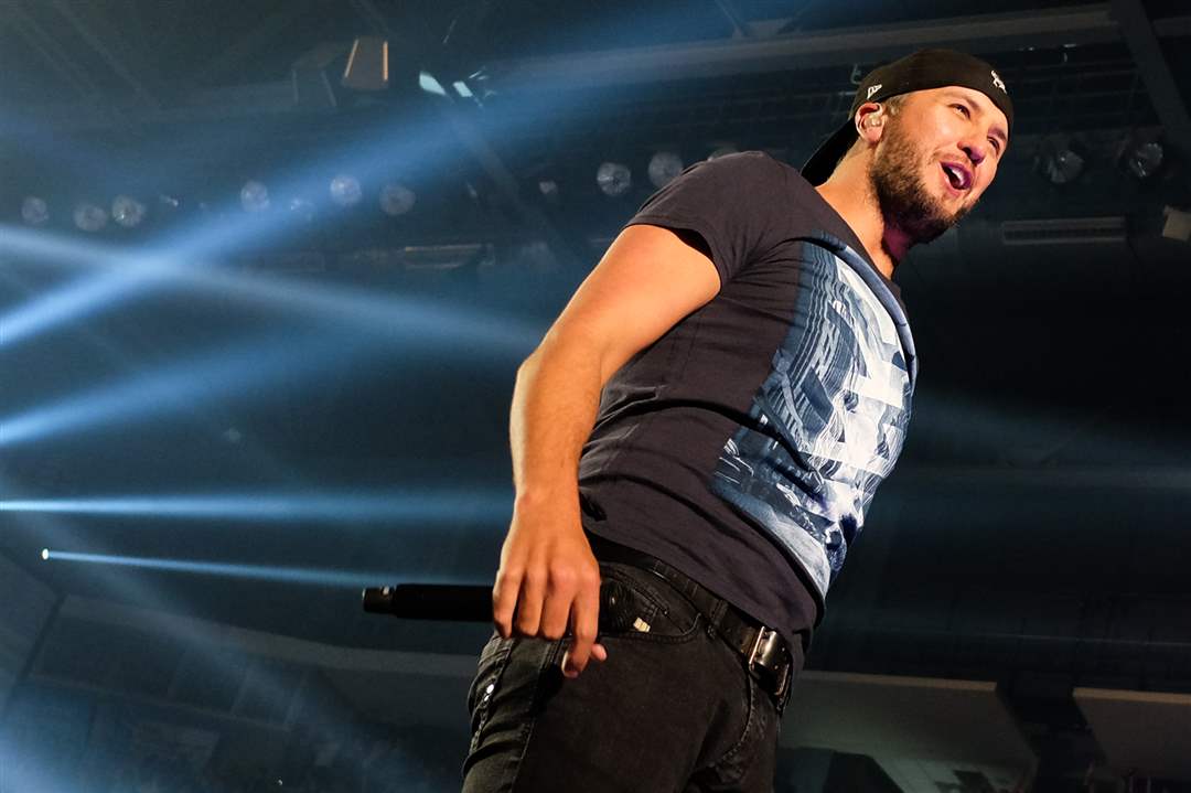 Luke-Bryan-4-14