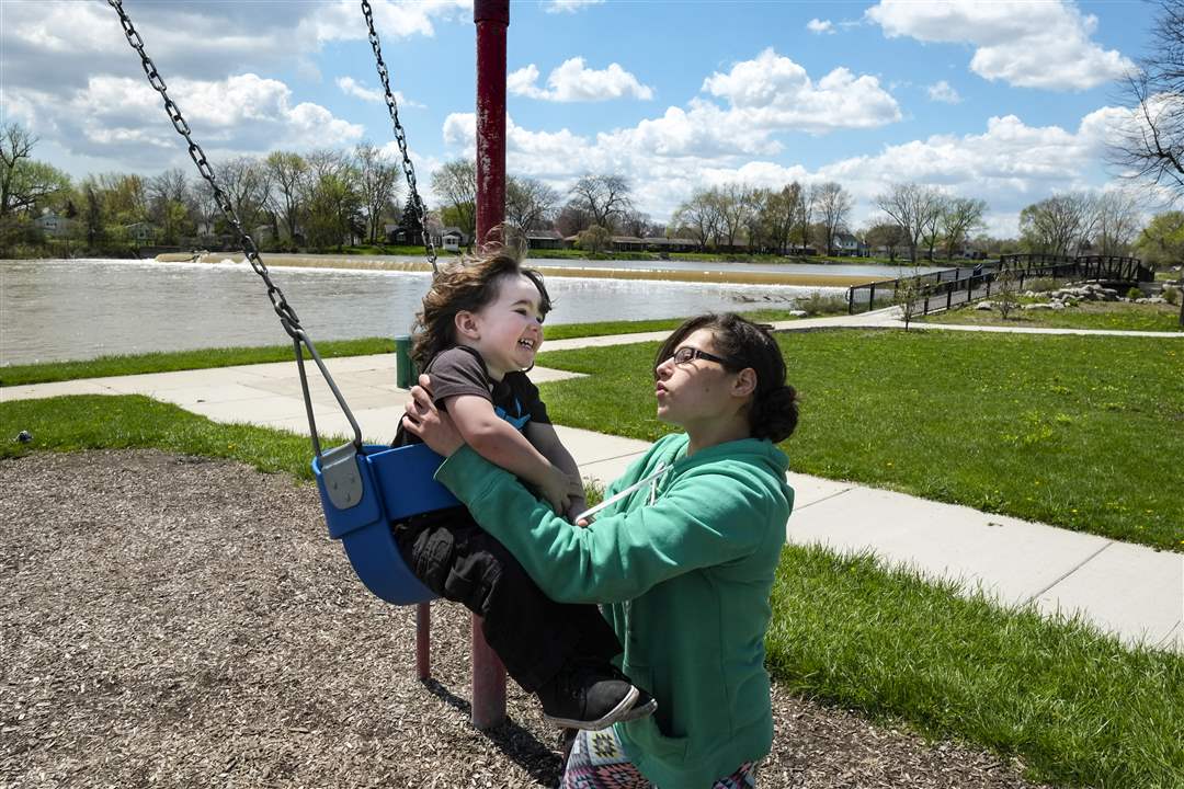 CTY-RIVERRAISIN09Padgett