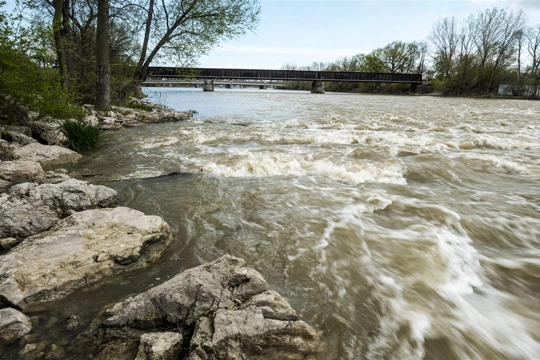 CTY-RIVERRAISIN09Rapid