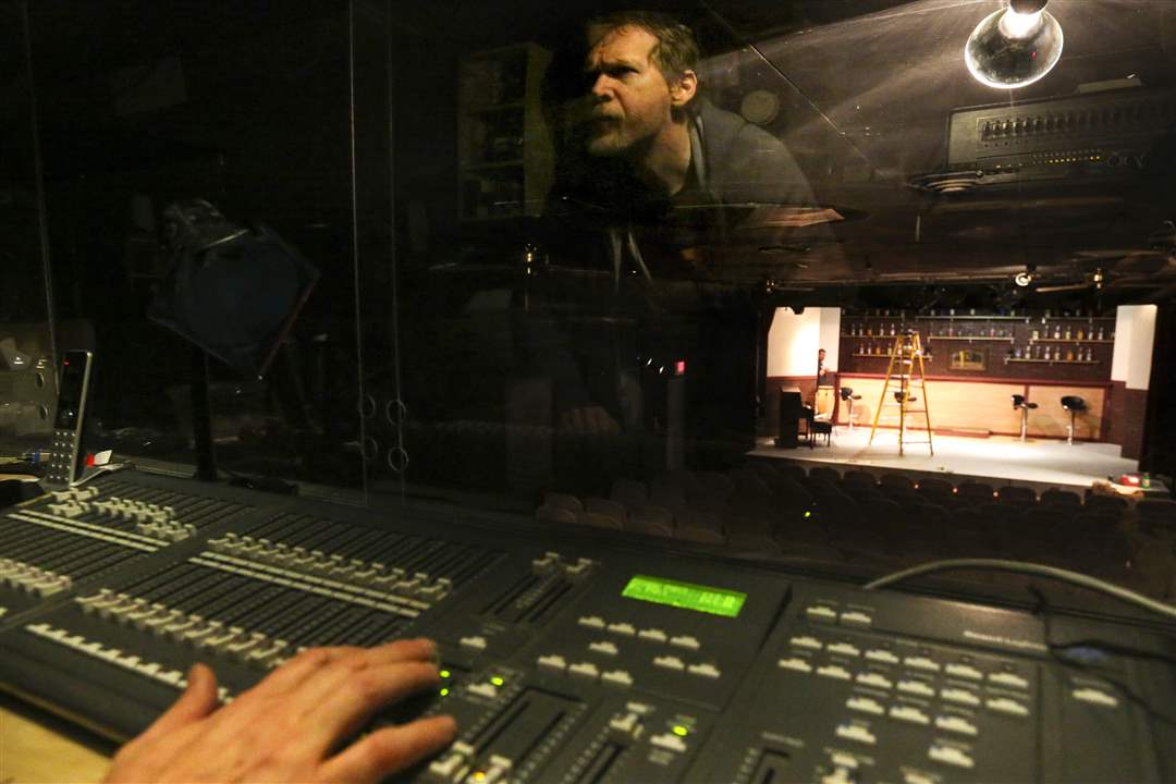 LIGHTS21Light-Designer-Eric-Simpson-works-on-th